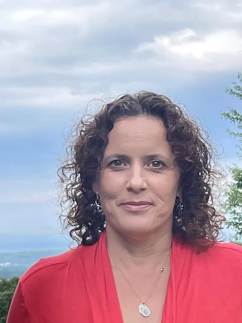 An image depicting VTVLC teacher Jenifer Hardy in front of a blue sky.